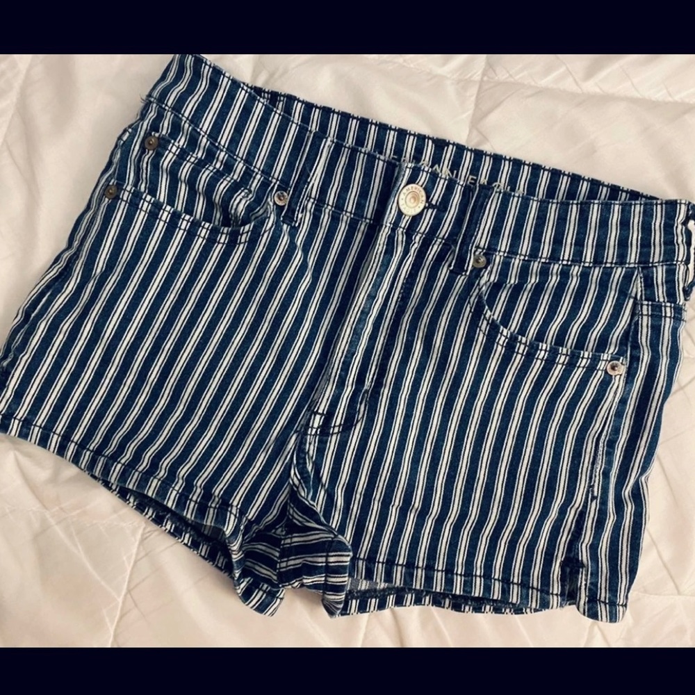 Size 6 American eagle shorts